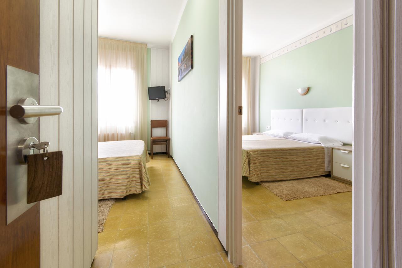 Hostal Fabrellas Caldes de Malavella Exteriér fotografie