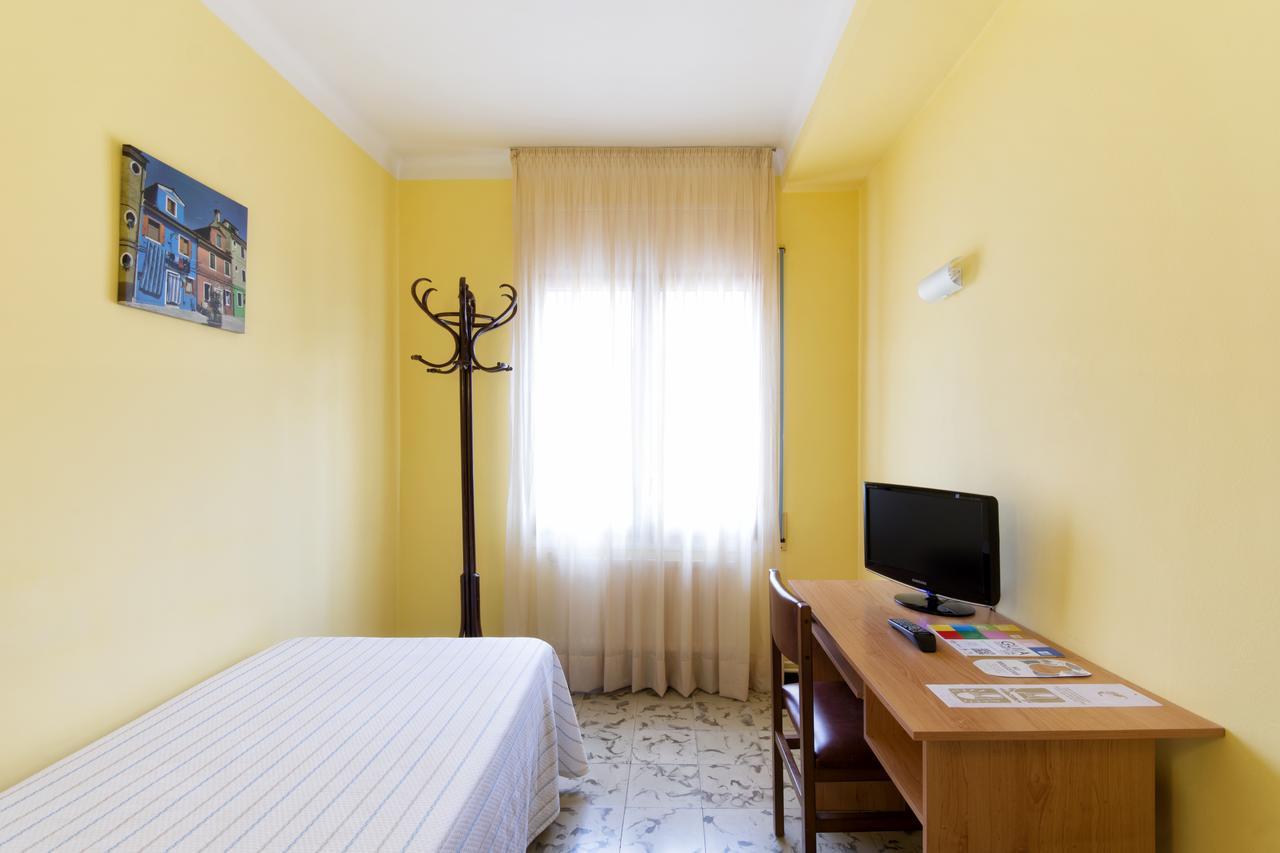 Hostal Fabrellas Caldes de Malavella Exteriér fotografie