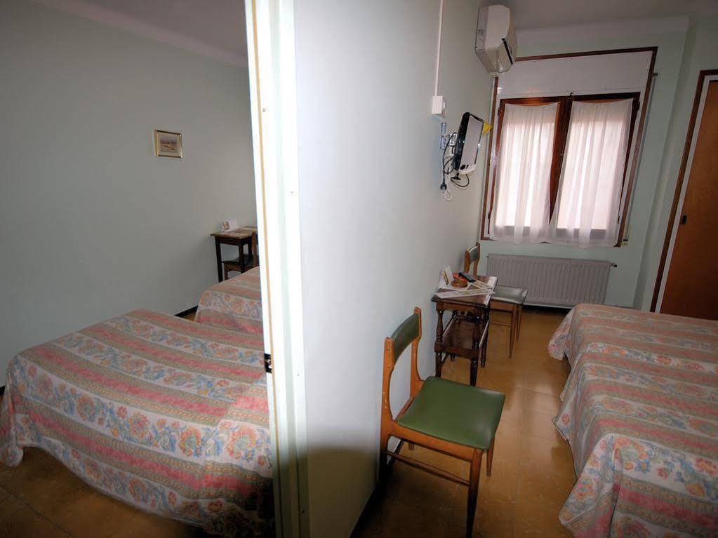 Hostal Fabrellas Caldes de Malavella Exteriér fotografie
